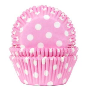 roze baking cups met witte stippen