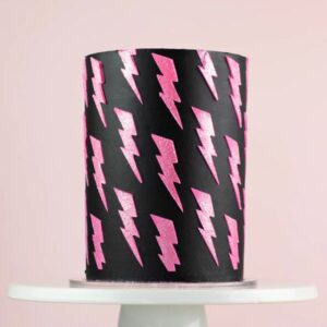 voorbeeld taart met Sweet Stamp Stencil Lightning Bolts